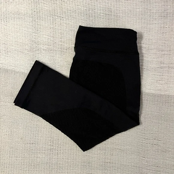 Trina Turk Capri Workout Leggings. Size XS - Picture 2 of 4